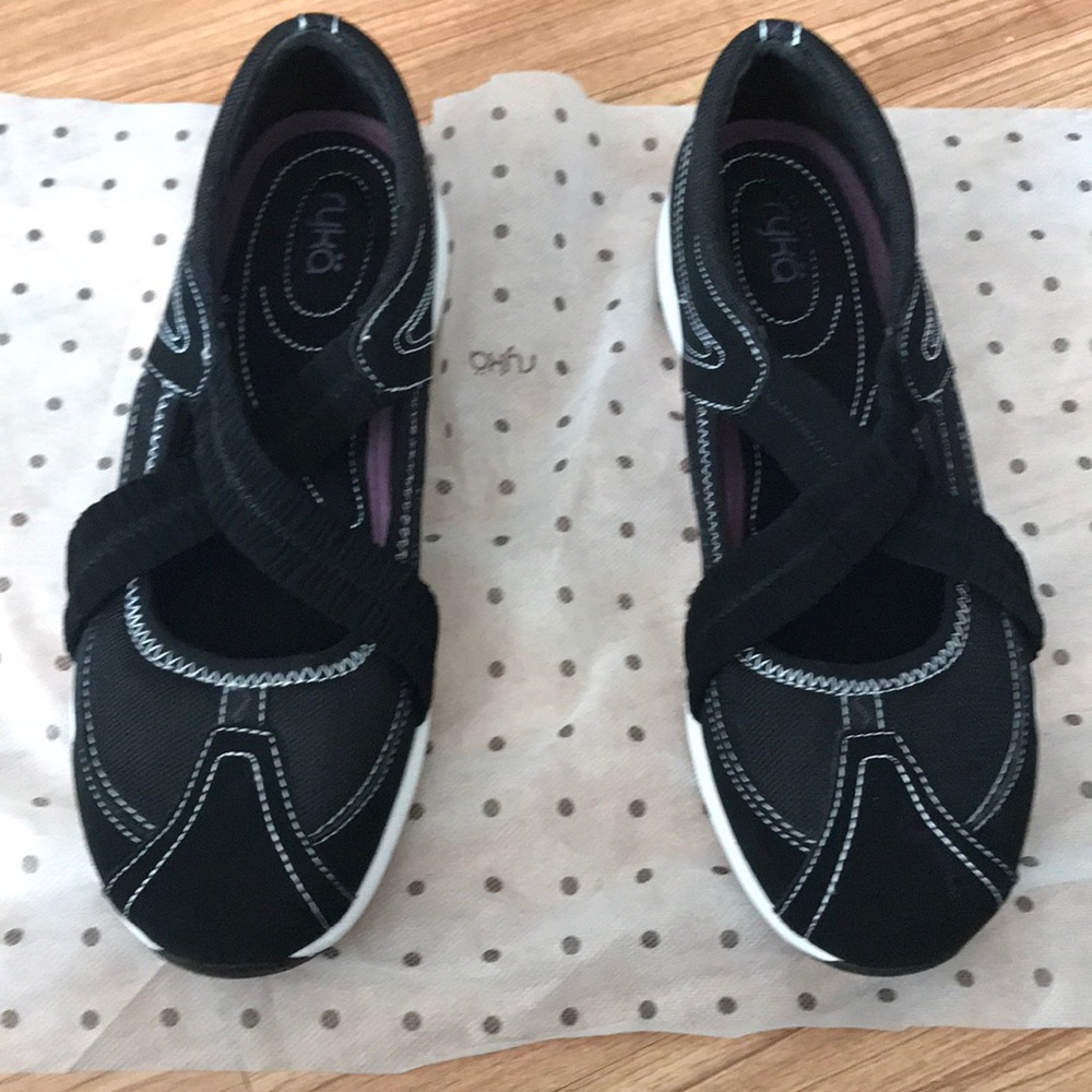 Rykä walking shoes